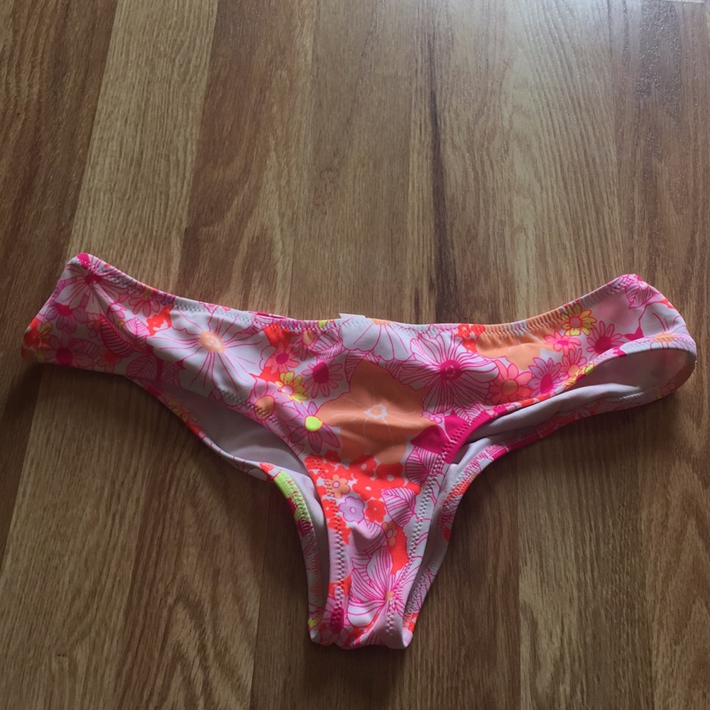 2/15$ Victoria’s Secret bikini bottom